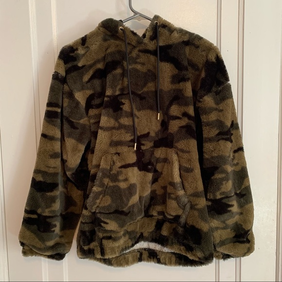 Fuzzy camo hoodie - Picture 1 of 2